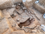 קברים 44–46 סביב כבשן 27, מבט לצפון.